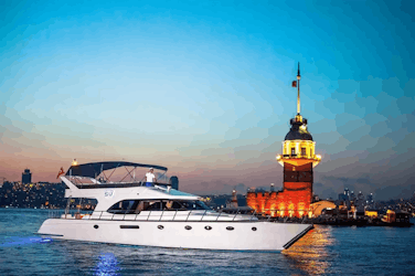 Bosphorus luxe jachtcruise bij zonsondergang met drankjes